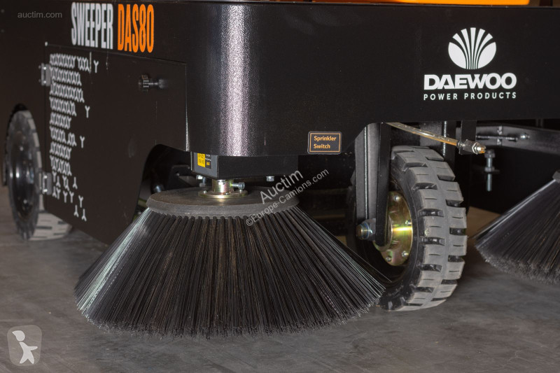 Komunálne vozidlo Daewoo das80 veegmachine