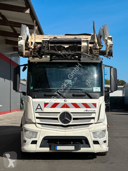 Engin de voirie Mercedes 2533 6x2 FAUN...