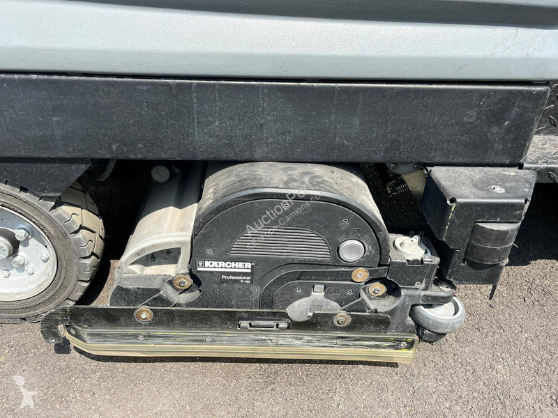 Engin de voirie Kärcher B 250 R120