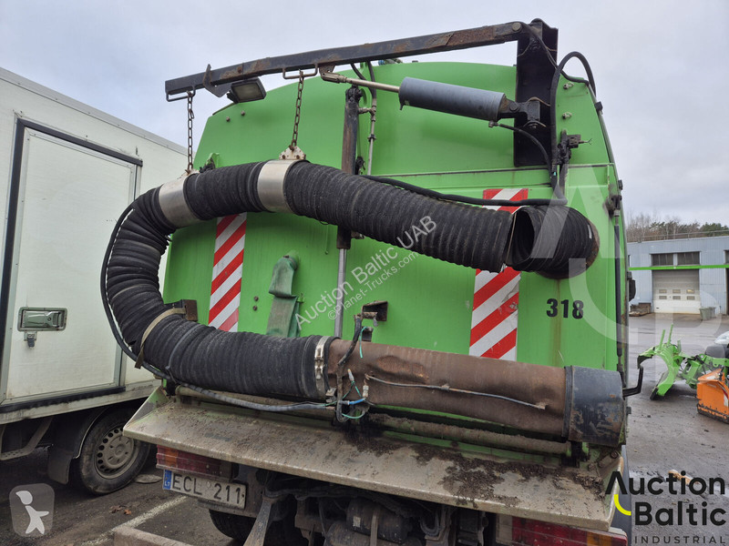Engin de voirie Mercedes 1216