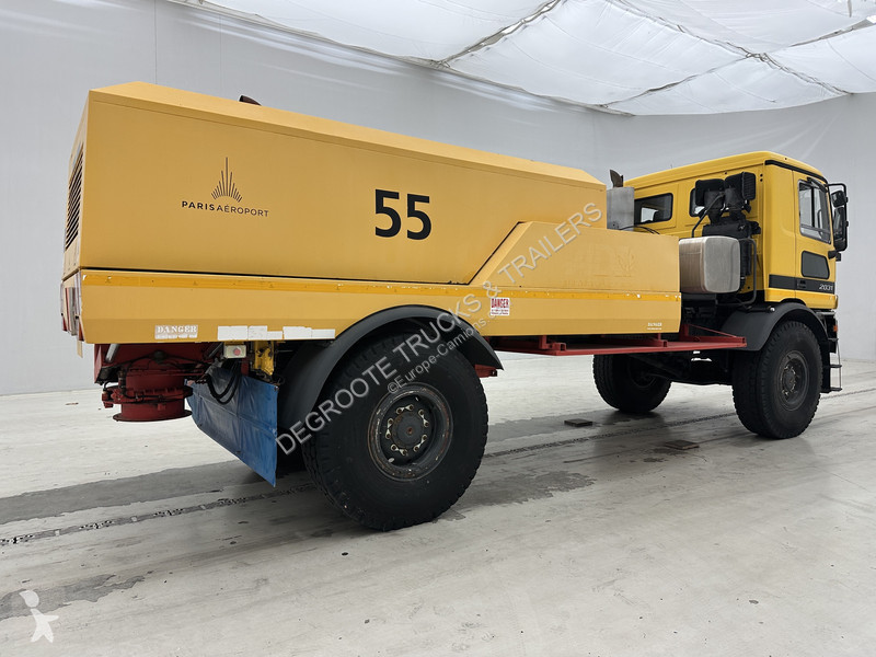 Engin de voirie Mercedes 2031 - 4x4 sneeuwruimer