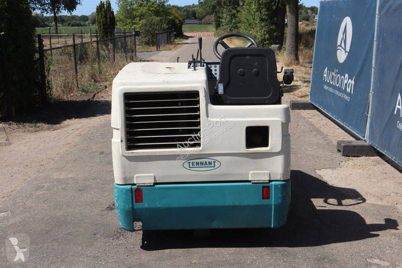 Vehículo de limpieza viaria Tennant 6400