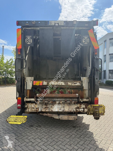 Vehículo de limpieza viaria Renault 270 DXI