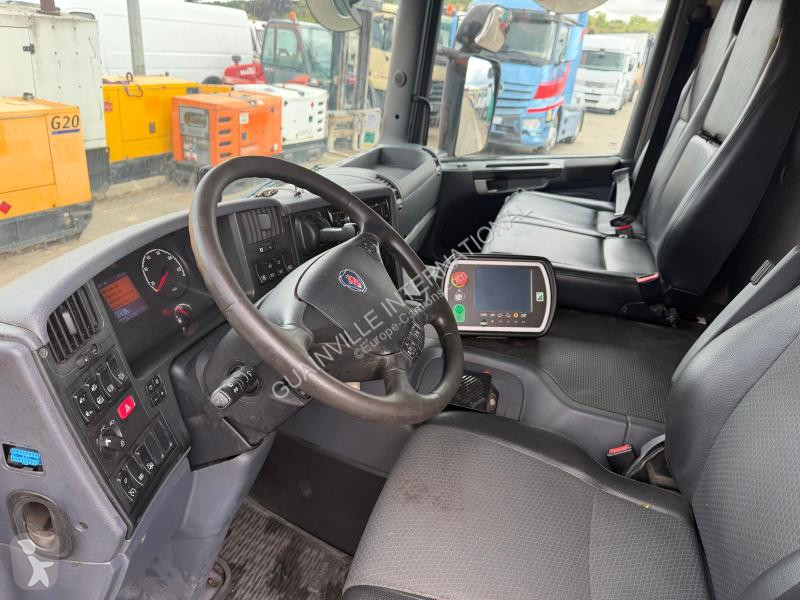 Engin de voirie Scania 320