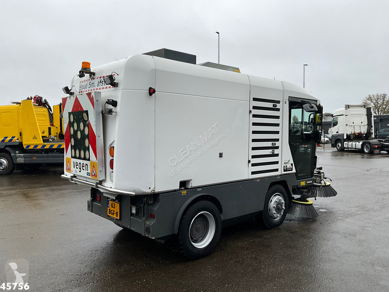 Коммунальная техника  Ravo 580 with 3-rd brush