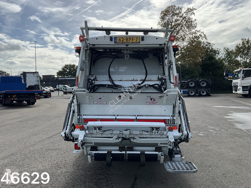 Vehículo de limpieza viaria Fuso 9C18 Zoeller...