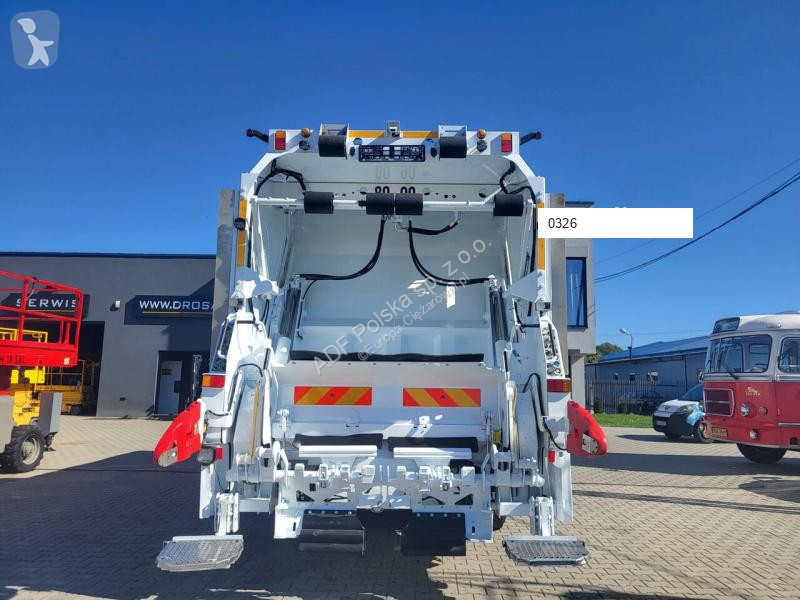 Vehículo de limpieza viaria Renault D Wide /...
