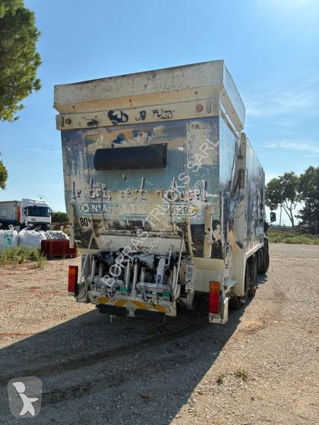 آلة لصيانة الطرق Renault 320 DXI