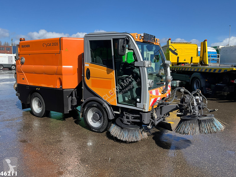 Bucher Schoerling Citycat 2020 with 3-rd brush...
