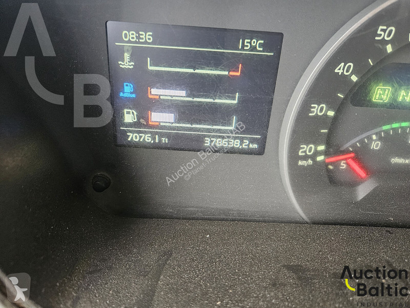 آلة لصيانة الطرق Volvo 330