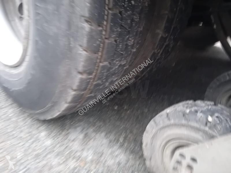 آلة لصيانة الطرق Renault 220 DXI