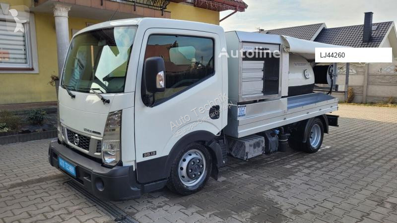 Silniční stroje Nissan Defco Combi 3,5t