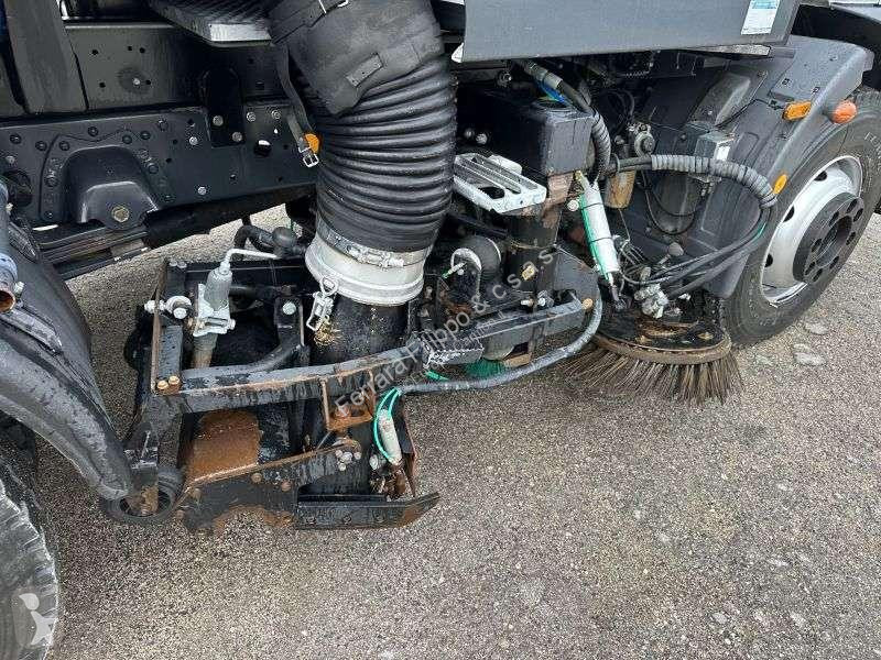 Veicolo per la pulizia delle strade Iveco 150e22