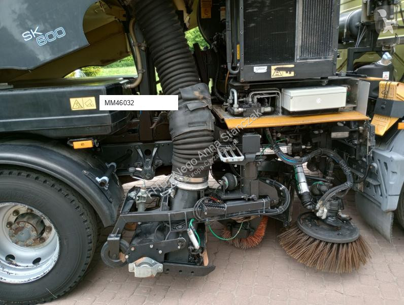 Silniční stroje Mercedes SK600 DUAL