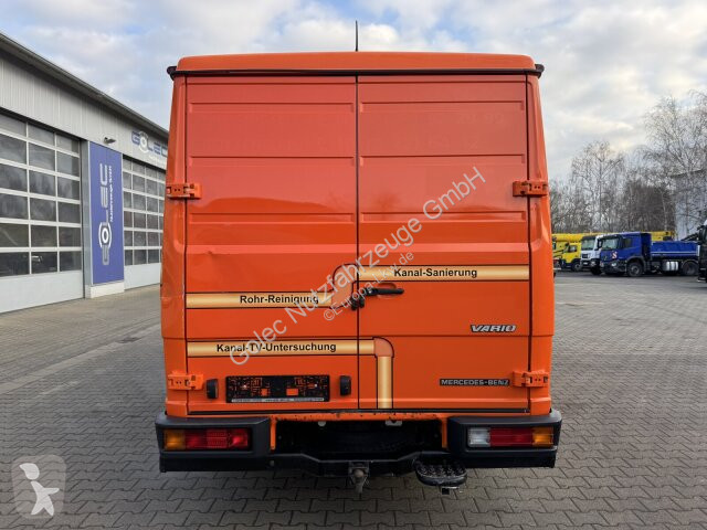آلة لصيانة الطرق Mercedes Vario 818D...