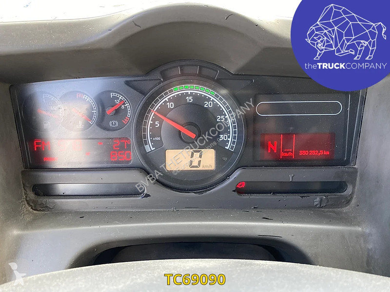 Engin de voirie Renault 220