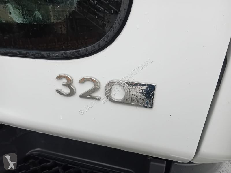 آلة لصيانة الطرق Renault 320.19 DXI