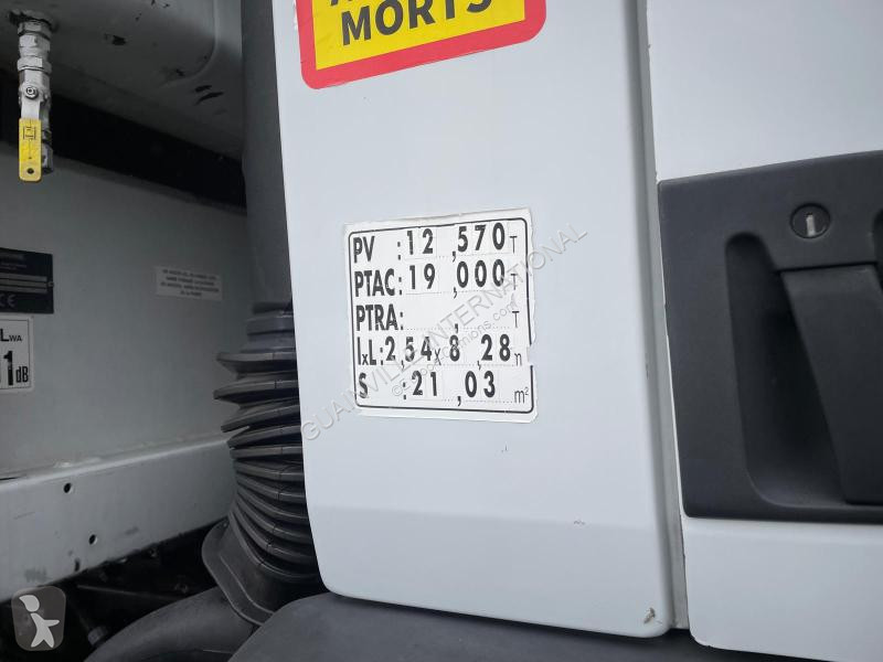 آلة لصيانة الطرق Renault 280.19 DXI