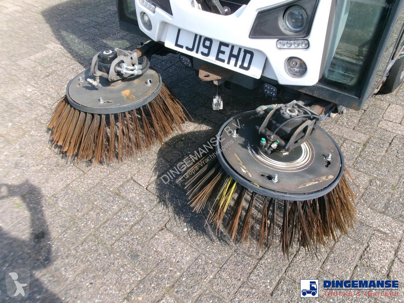 آلة لصيانة الطرق Johnston compact street sweeper