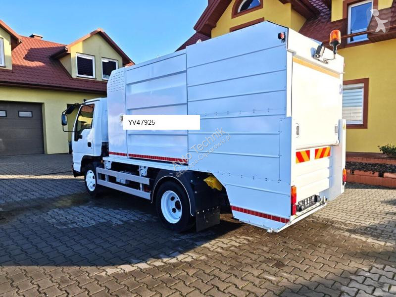 آلة لصيانة الطرق Isuzu SMALL CONTAINER WASHER...
