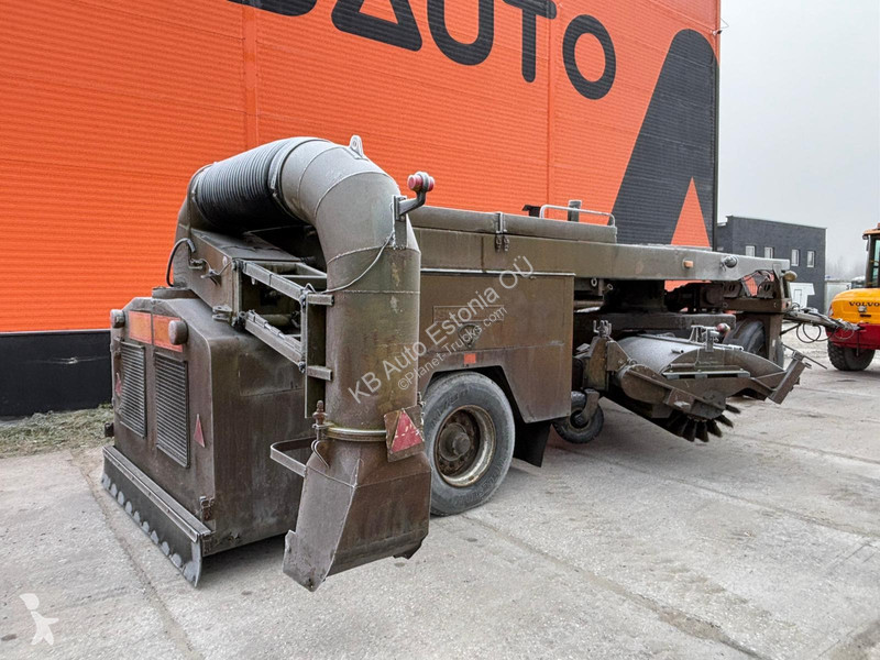 آلة لصيانة الطرق  P17FV BROOM / BLOWER / 3053...