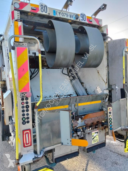 آلة لصيانة الطرق Renault 320.26