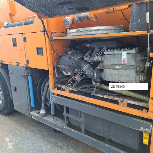 آلة لصيانة الطرق Mercedes 2536