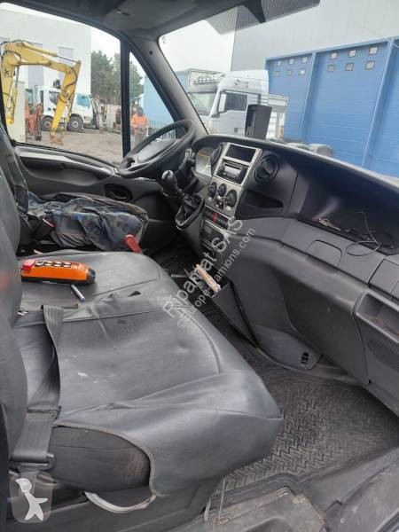 آلة لصيانة الطرق Iveco