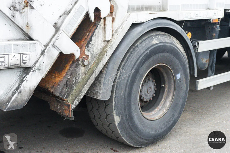 آلة لصيانة الطرق Renault 240.15 BOM