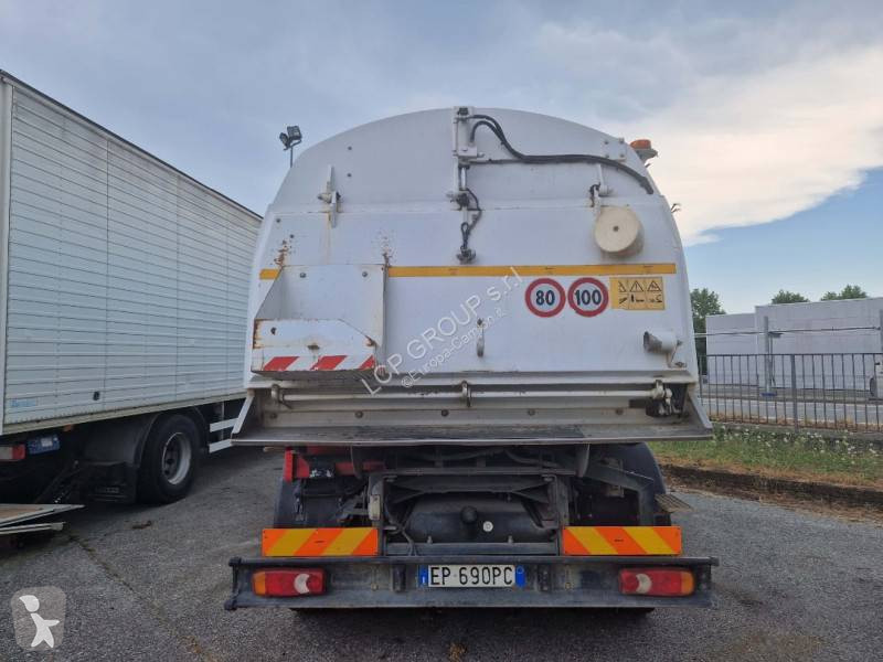 آلة لصيانة الطرق Iveco