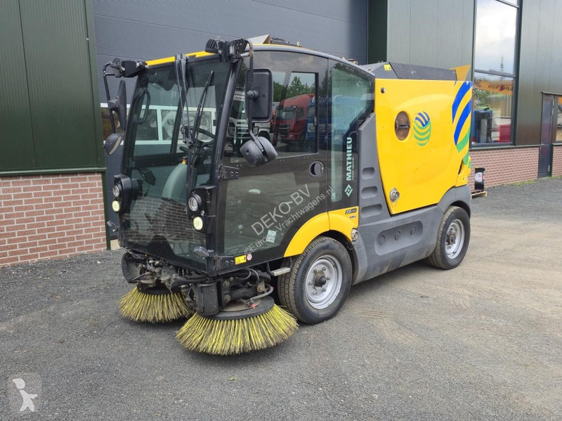 آلة لصيانة الطرق Mathieu MC210 SWEEPING...