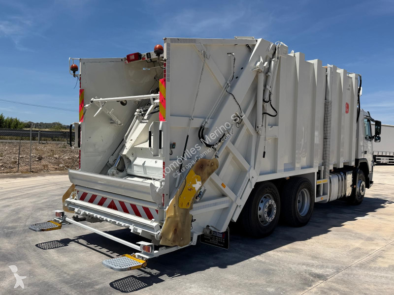 آلة لصيانة الطرق Volvo FM 11.330