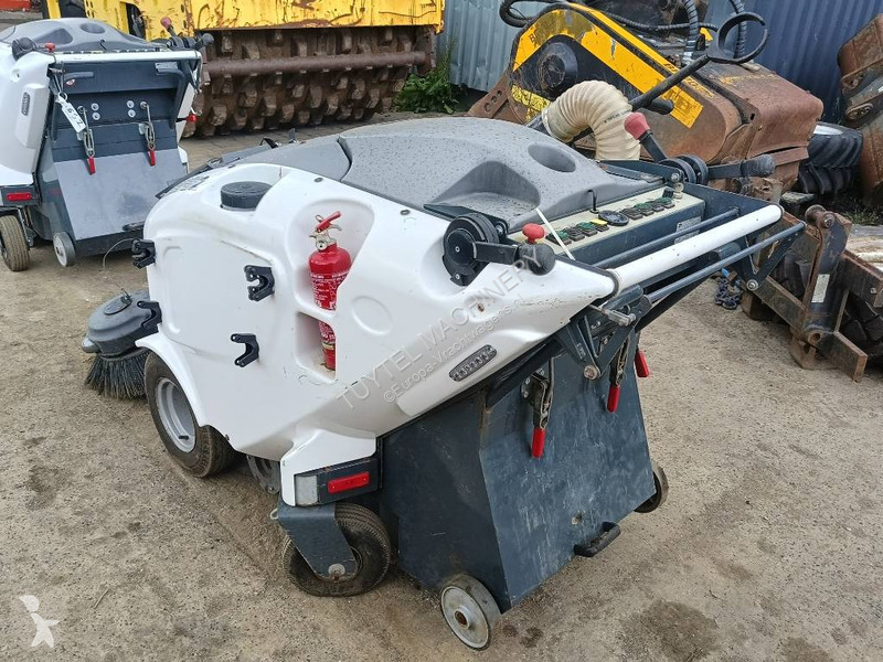 معدات التنظيف  Itala 135 BT street sweeper...