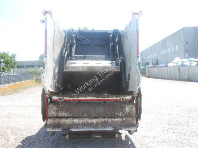 آلة لصيانة الطرق Iveco
