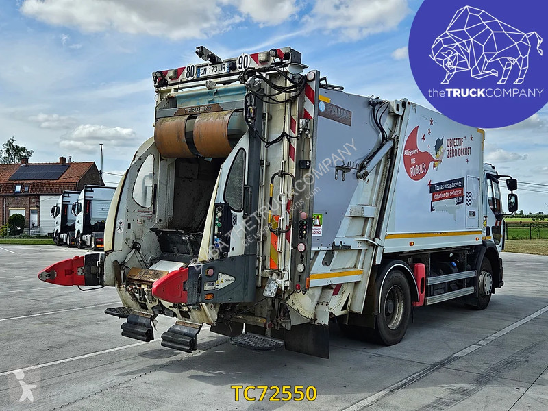 Engin de voirie Renault 270
