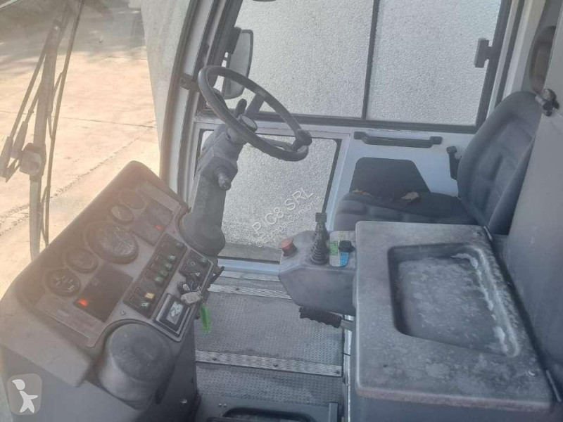 Veicolo per la pulizia delle strade Unieco 40.6T