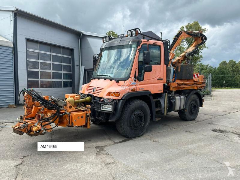 آلة لصيانة الطرق Mercedes Unimog 405/12...
