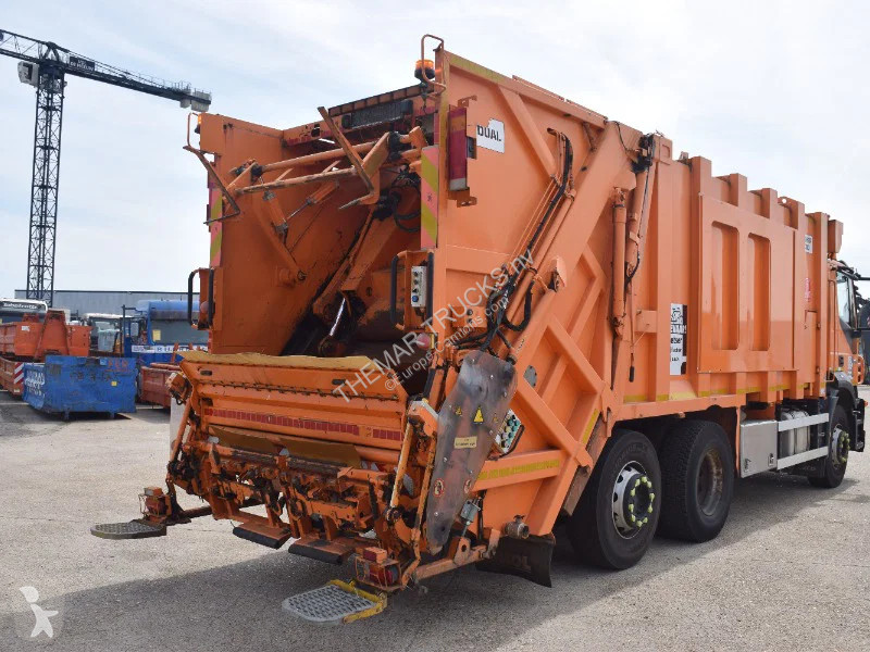 آلة لصيانة الطرق Iveco AD260S31 - VDK waste...