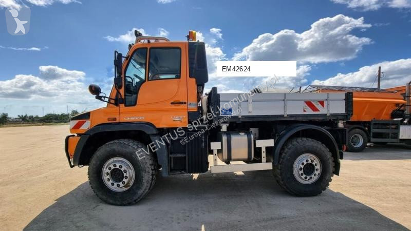 آلة لصيانة الطرق Mercedes Unimog U527