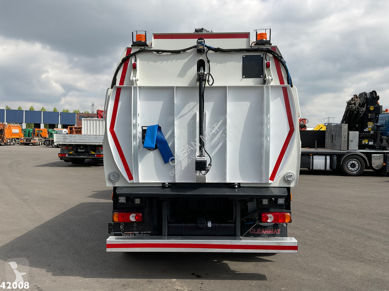 آلة لصيانة الطرق DAF FA  230 Johnston VT 650