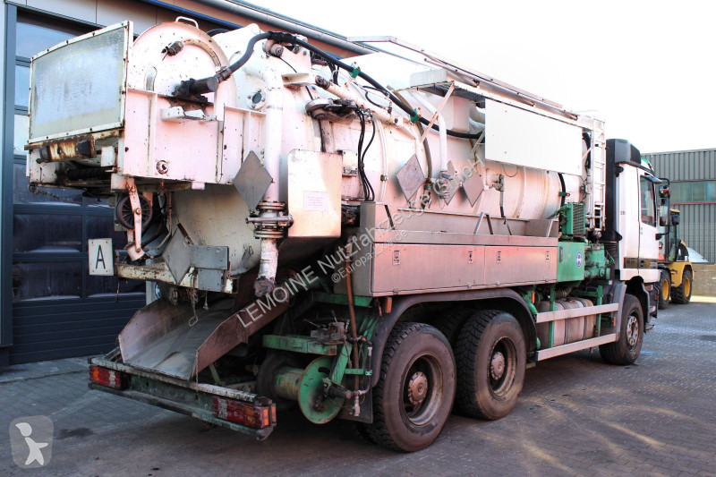 آلة لصيانة الطرق Mercedes 3335 6x4 Kroll 13m³...
