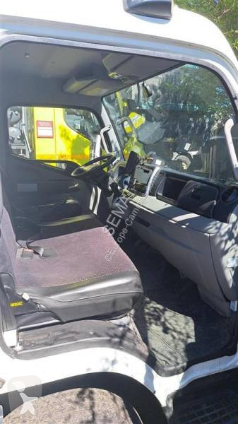 آلة لصيانة الطرق Mitsubishi Fuso