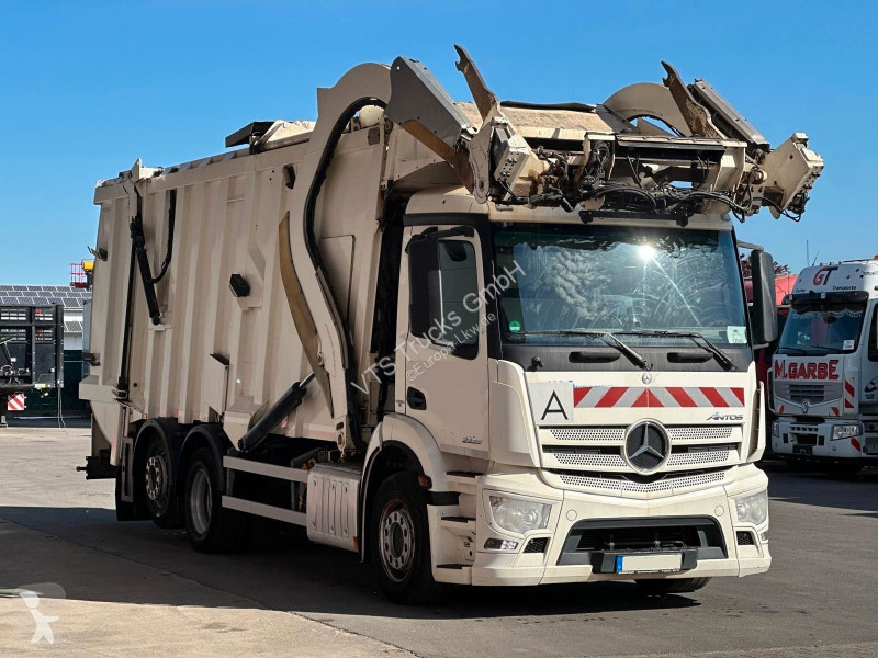 Engin de voirie Mercedes 2533 6x2 FAUN...