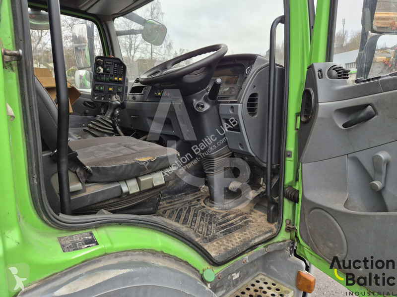 Engin de voirie Mercedes 1216