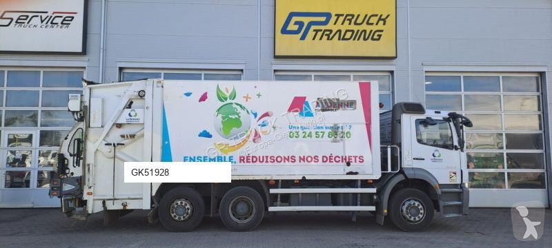 Engin de voirie Mercedes 2529