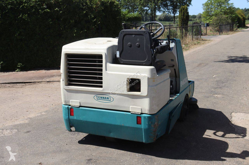 Vehículo de limpieza viaria Tennant 6400