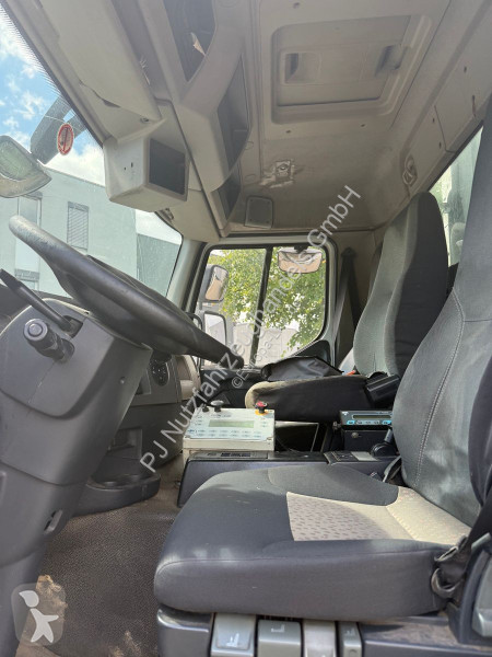 Vehículo de limpieza viaria Renault 270 DXI