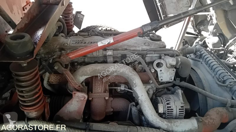 Útfenntartó-és-karbantartógép Iveco 100E18