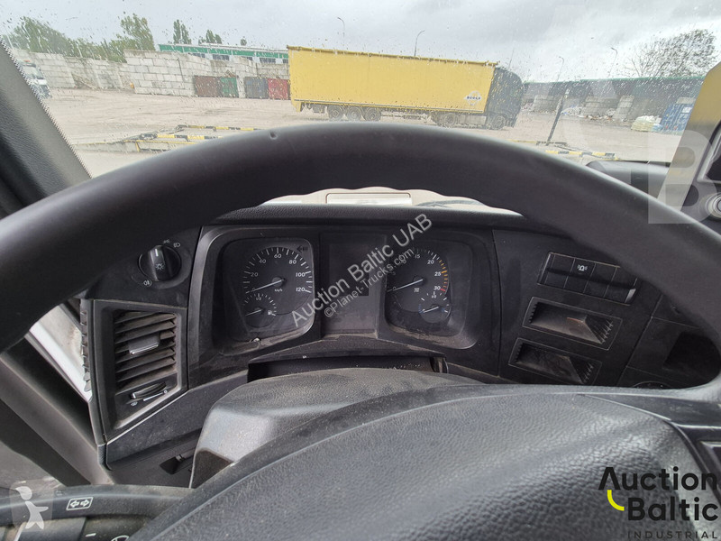 Engin de voirie Mercedes 1830