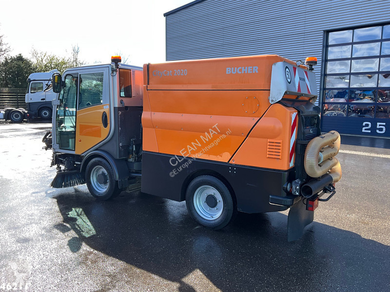 Bucher Schoerling Citycat 2020 with 3-rd brush...